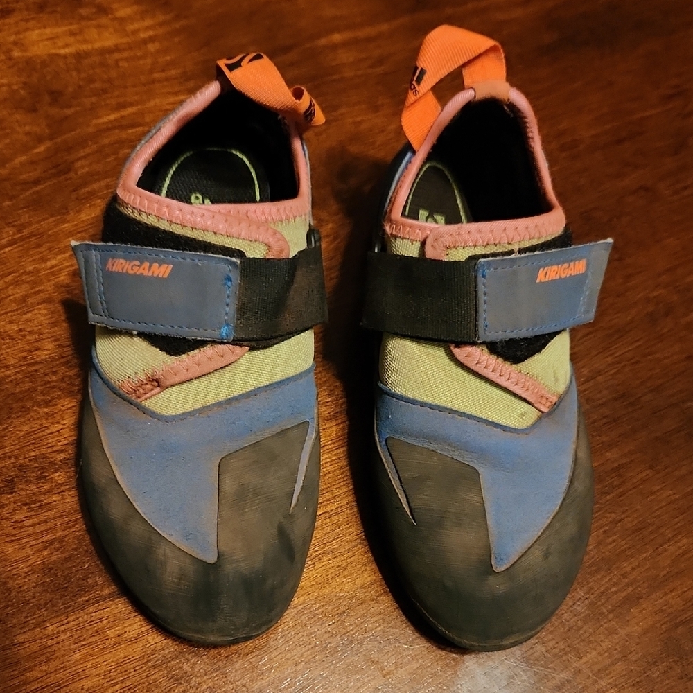 Kids Climbing Shoes - 5.10 Kirigami Size 12.5